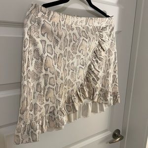 Storia cheetah print mini skirt size large